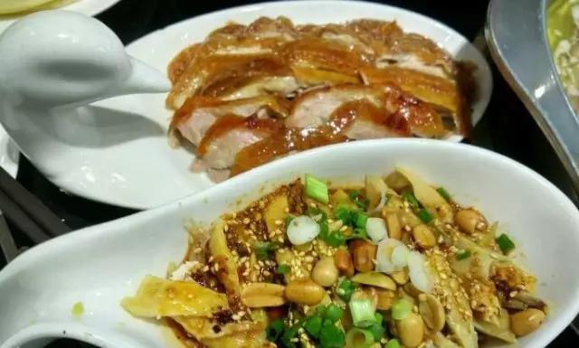 同样一家店，别人排成“葛优瘫”，我们吃到嗨翻天！