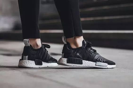 型男健身腹肌,健美肌肉男是靠练出来的吗