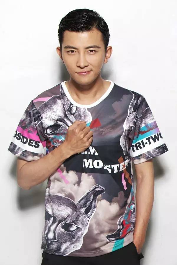 大左：艺人朋友都在喝玩鲜，我就也试试看咯