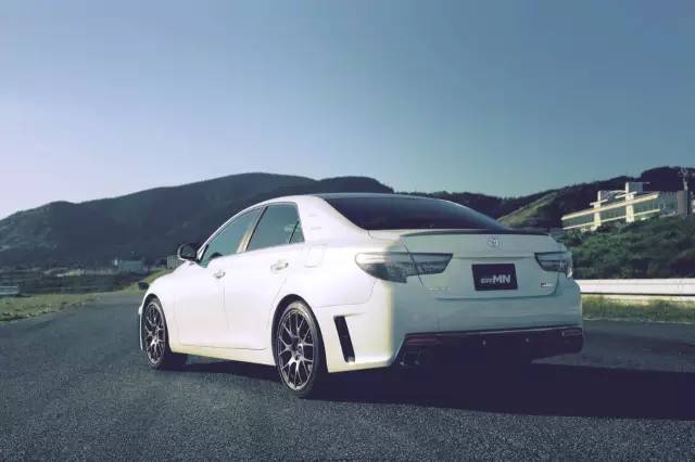 凯美瑞六代对比锐志,被低估的日系家轿