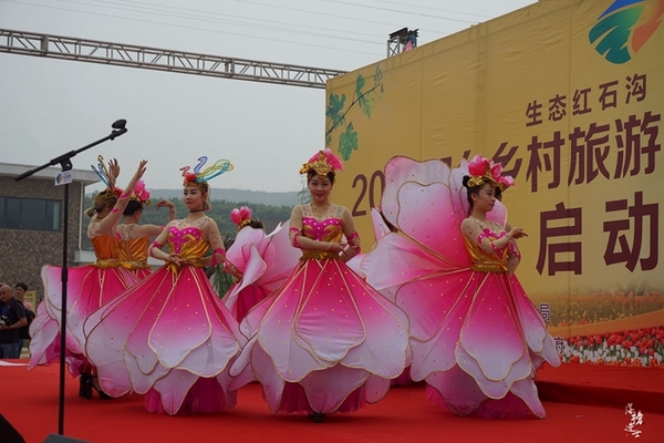 行走红石沟，入眼皆是画