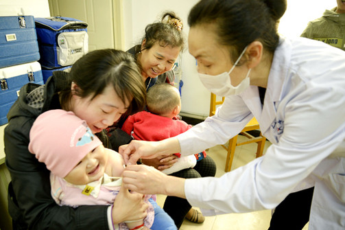 宝宝不及时接种疫苗有什么后果,男婴打疫苗后身亡跟疫苗有关吗