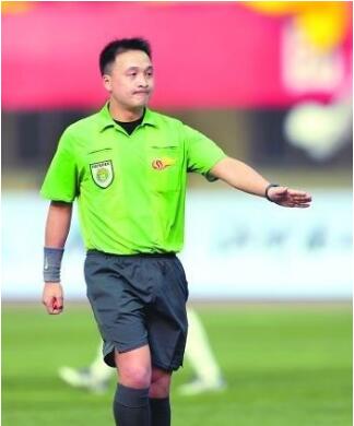 最新裁判规则和手势,裁判判罚移动防守手势