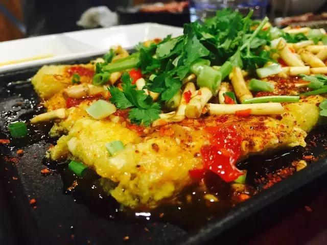 炭火上油脂的高级娇喘，为你撕开这个夏天吃肉的最高性价比