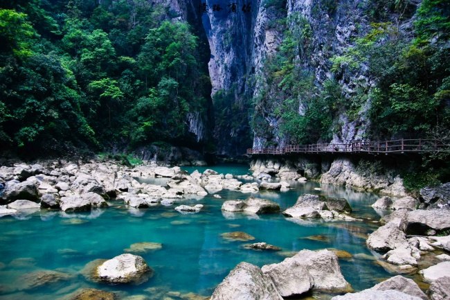 一辆车一家三口出去玩,一辆车带你旅行