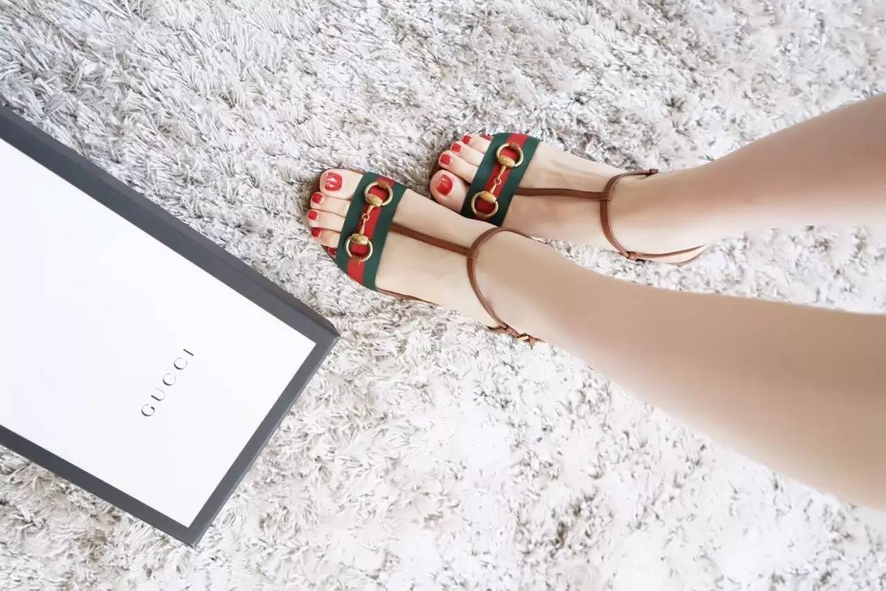 夏天快到了推荐穿什么鞋女,夏天出去玩穿什么鞋子舒服好看