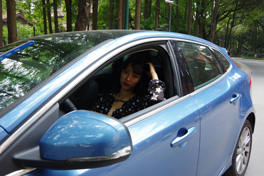 污！美女设计师竟然最喜欢V40的那个部位！