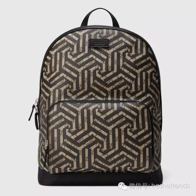 你知道就算大雨让整座城市颠倒你还可以解放双手背双肩包