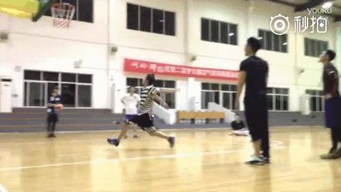 鹿晗帅气洗脱“娘”标签,获赞:确实不错,比吴亦凡强