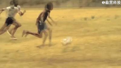 她用一个足球，解决了非洲家庭的供电难题。