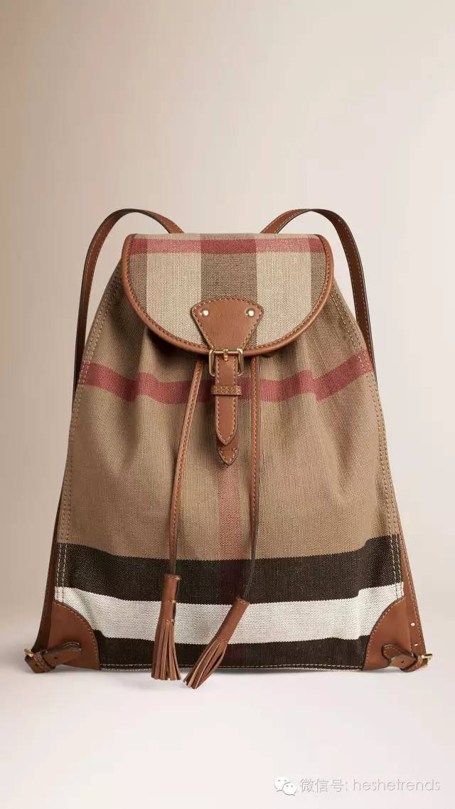 你知道就算大雨让整座城市颠倒你还可以解放双手背双肩包