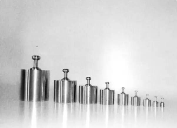 物理实验里天平砝码的规格,物理砝码问题