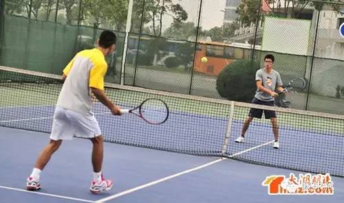 如何练打单人网球,怎么打网球才可以练得更好