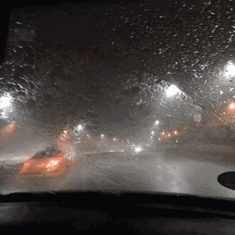 暴雨天气行车这6点要谨记,暴雨来袭雨天开车要注意哪些地方