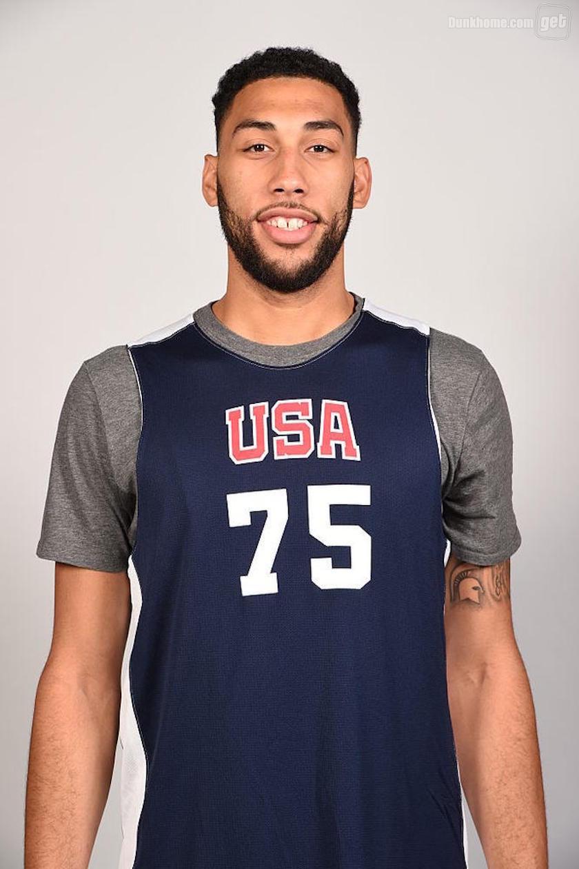 新星收集器！美国男篮选拔队定妆照公布