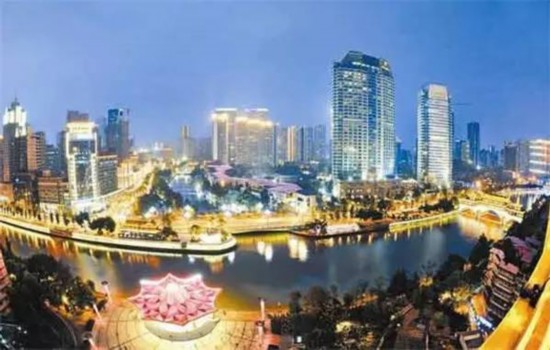 我说：成都是国际购物天堂，你服不？咱从退税讲起...