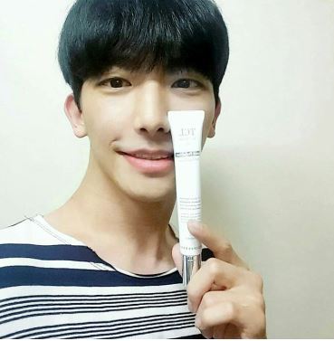 男士乳液精华液二合一保湿推荐,妮维雅男士保湿补水乳液