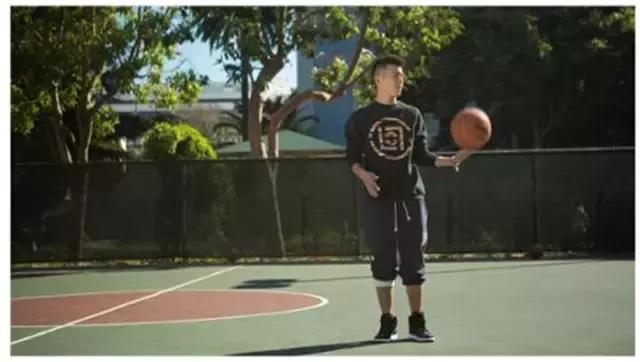 冠希哥虽然撕了女神，但我还是迷恋他