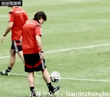 足坛教练秀球技,足坛温格名场面