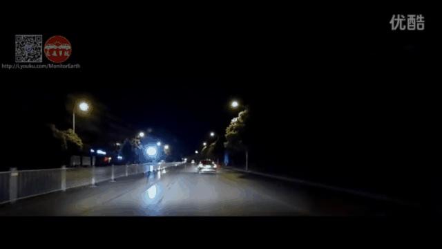 这个小吃货，萌哭了