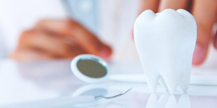 小孩旧牙齿没掉新牙齿长歪了,小孩牙齿长歪了矫正方法