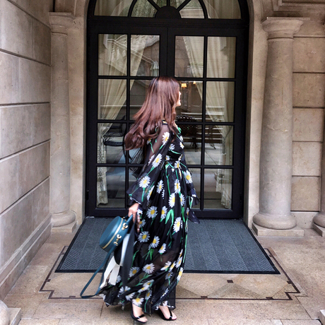 露背连衣裙高级感轻奢沙滩裙,沙滩裙女款露肩显瘦