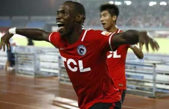 中超：辽宁宏运3:1上海上港TCL笑了！