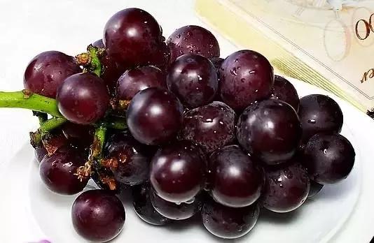 还不美白你黑得像炭是想出来见鬼吗？