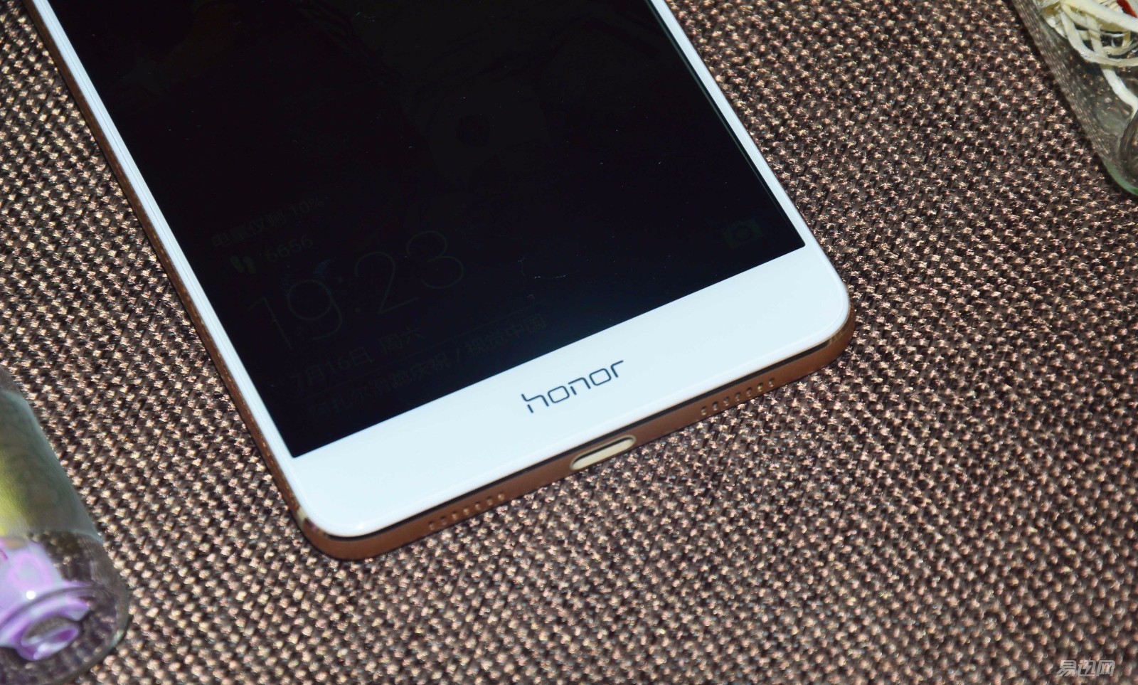 感受v8,荣耀v8华为功能