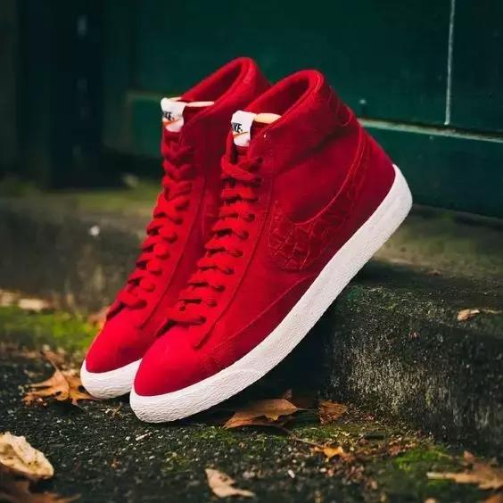 球鞋/最爱脚下那抹红，今夏潮人都得踩个它