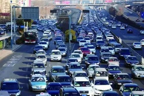 唐山：游泳池里忒乱，居然有浑水摸女孩儿胸的