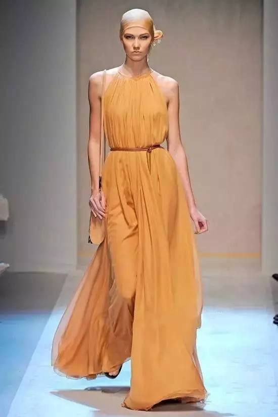 明星撞衫成街衣！品牌公关还不引咎辞职？