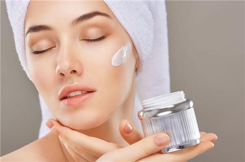 补充维生素c美白最佳食用时间,皮肤暗黄的人可以补充维生素c吗