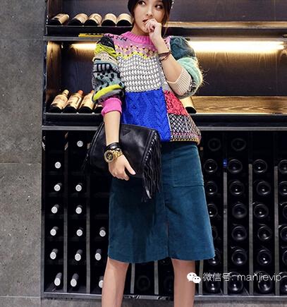 白色英伦风羊毛大衣的搭配 (英伦风灰色格子双面呢大衣搭配)