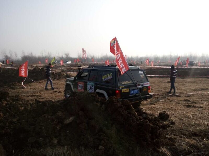 疯狂的赛车闯关视频,疯狂越野赛车