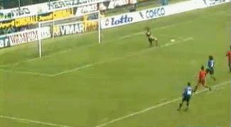 足球小易倒钩凌空射门,双人凌空倒钩足球小将