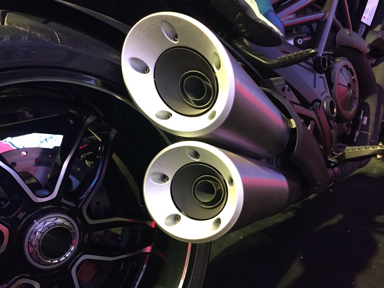 数百名杜卡迪车主齐聚北京，新款杜卡迪魔鬼Carbon现身