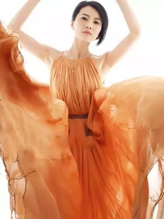 明星撞衫成街衣！品牌公关还不引咎辞职？