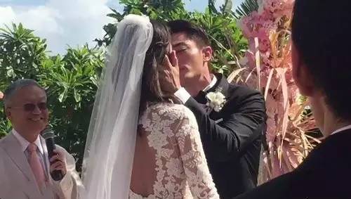 林心如小腹隆起,林心如发福肚子上都是赘肉