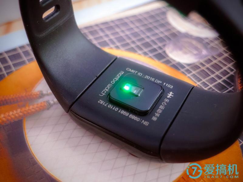 乐心运动手表充电,乐心运动手表显示实时数据