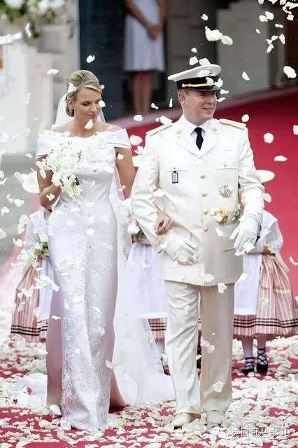 婚纱历史不过100多年，这些年那些令人惊艳的婚纱，你会对哪一款尖叫~