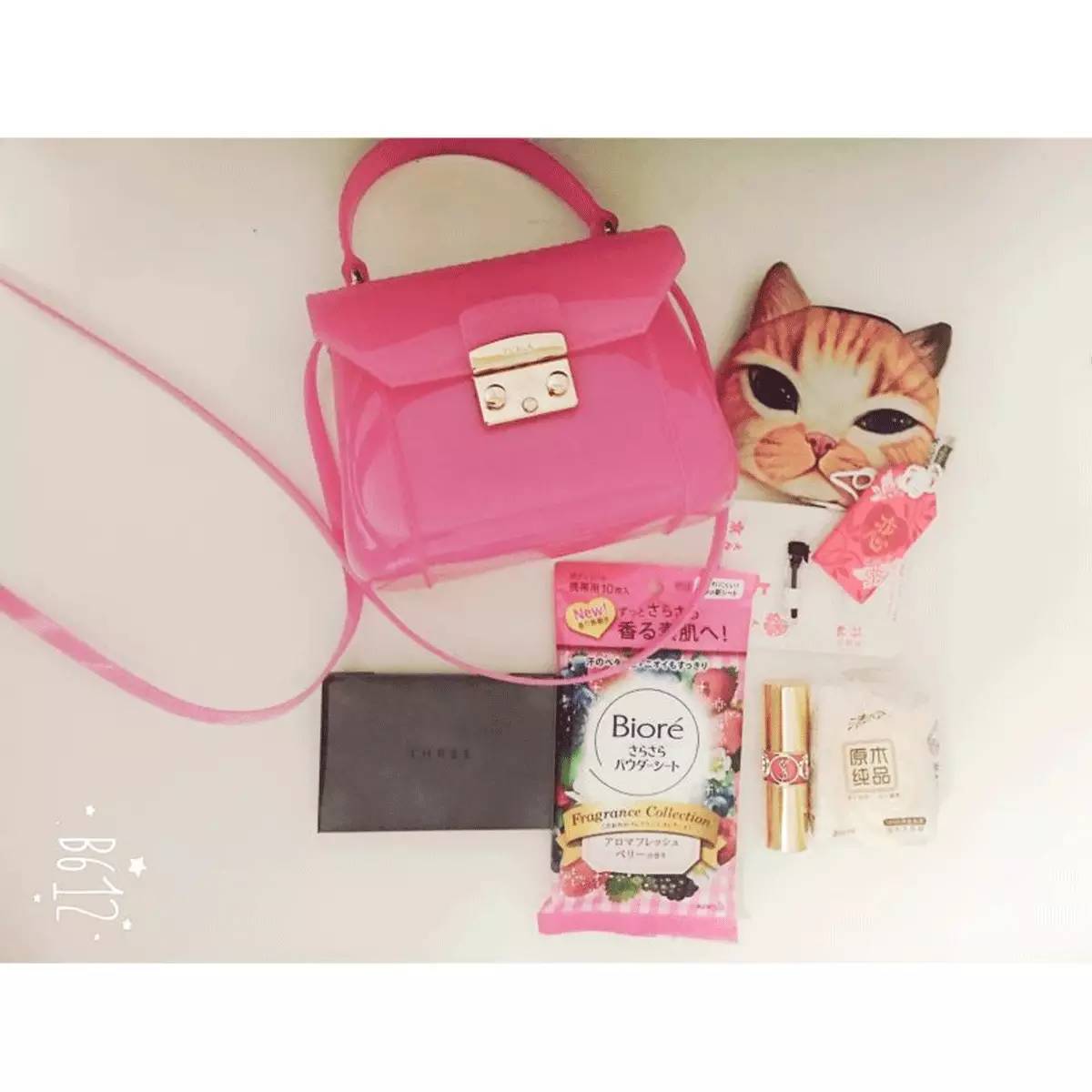 粉丝寄来了一箱包包,粉丝发来的包裹