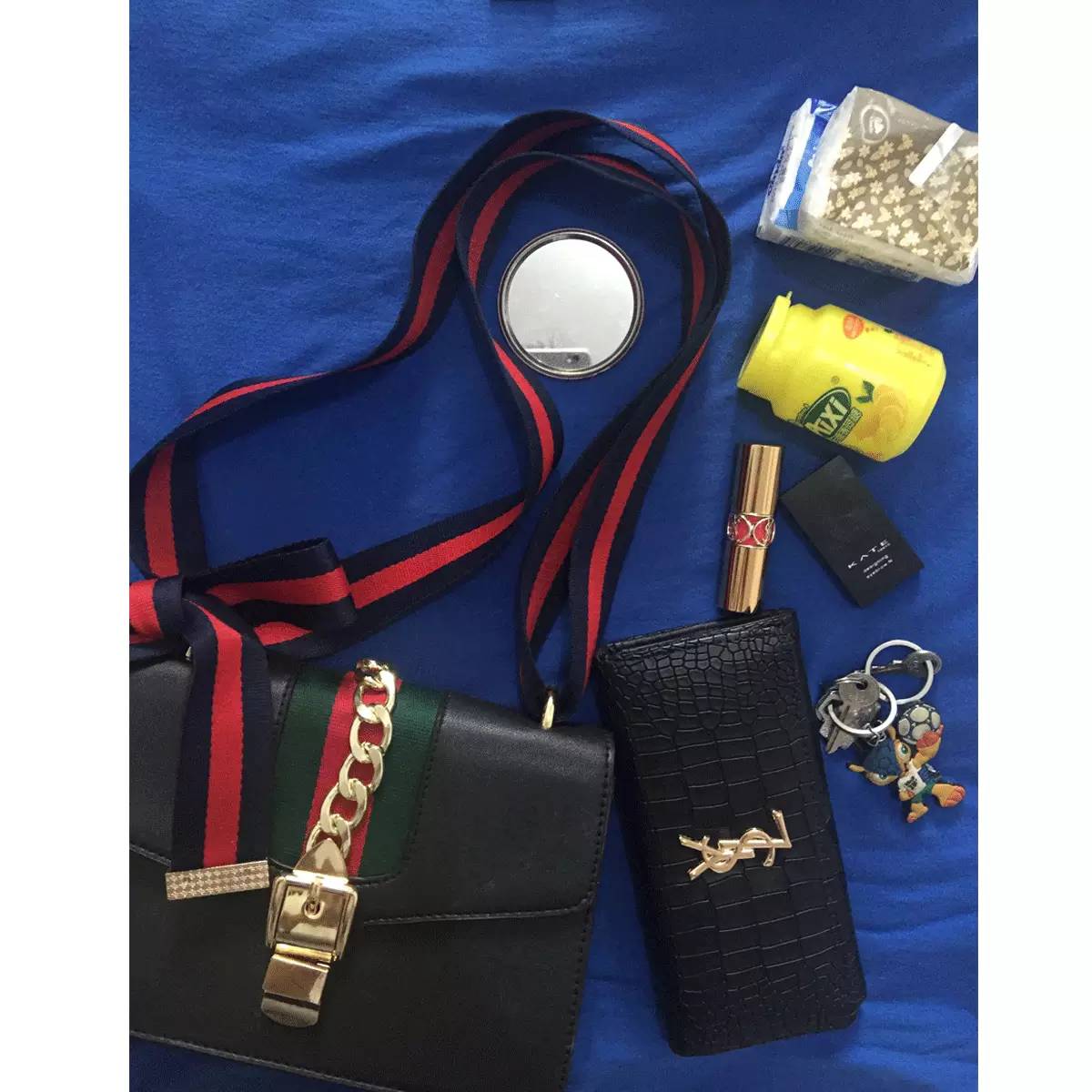 粉丝寄来了一箱包包,粉丝发来的包裹