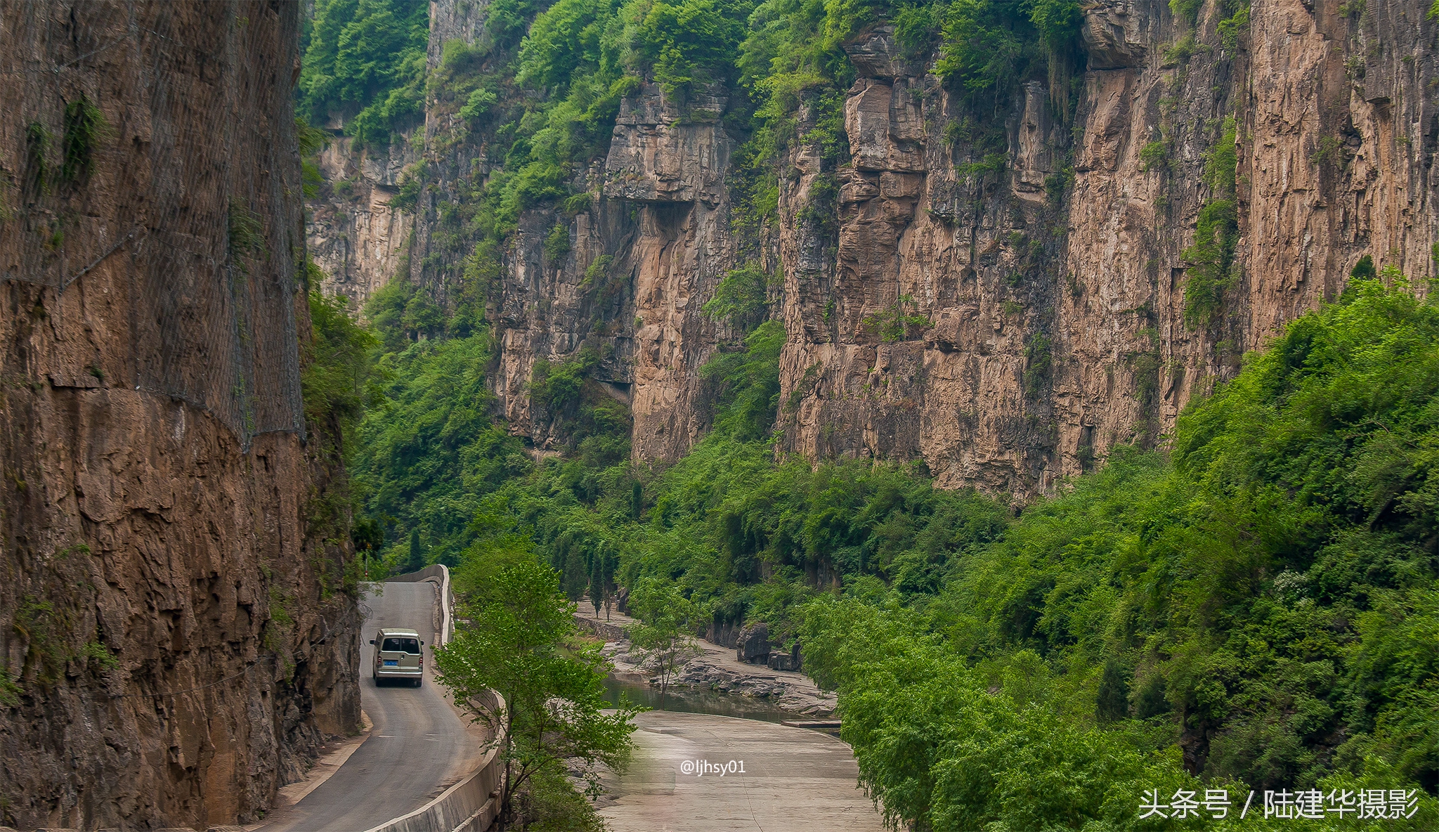 锡崖沟挂壁公路第一视角,锡崖沟悬崖上的挂壁公路