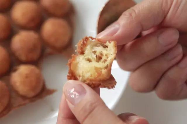 在香港吃到了正宗的港式鸡蛋仔,上海最好吃的鸡蛋仔