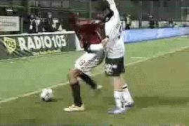 足球十大搞笑进球动图,足球搞笑进球动图gif图片