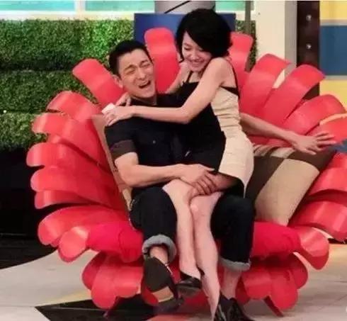 她坐过刘德华大腿，强吻吴彦祖，曾经的女神如今却造型辣眼睛