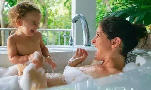 半夜出汗汗液太黏什么情况,夏天出汗感觉身上黏糊糊的正常吗