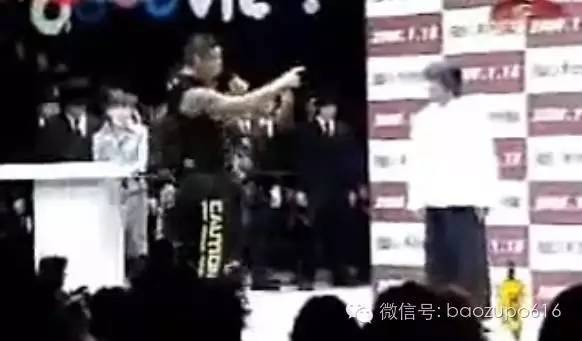 周星驰受外国主持人挑衅视频,周星驰被外国主持惹怒