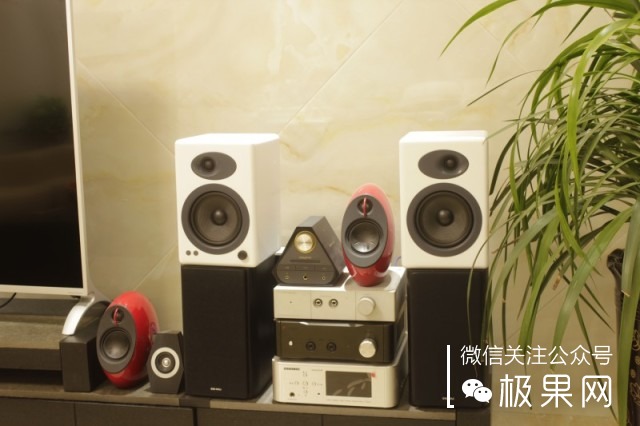 觉得电视没必要？看了这台4K曲屏电视你还会这么想吗？